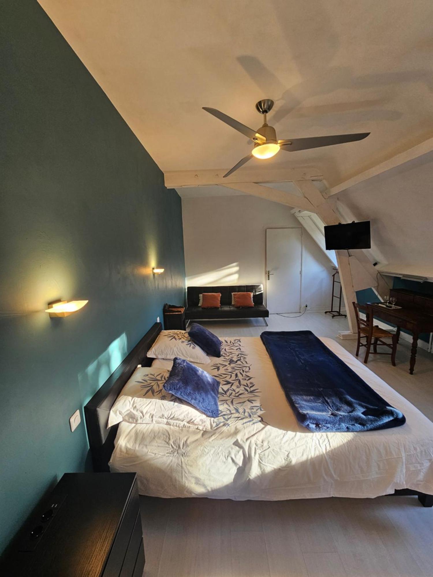 La Demeure Aux Pins Bed & Breakfast Lourdes Bagian luar foto