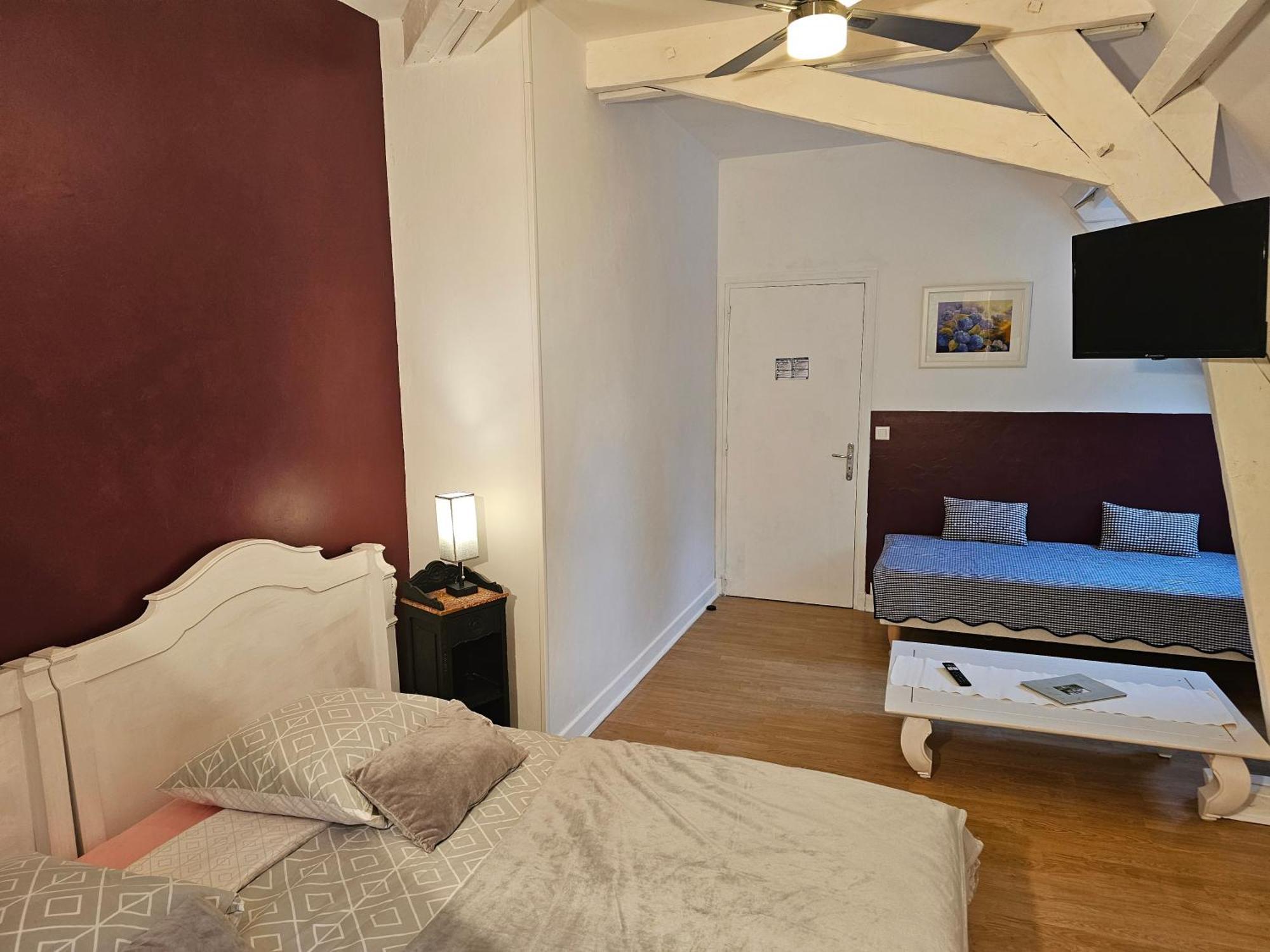 La Demeure Aux Pins Bed & Breakfast Lourdes Bagian luar foto